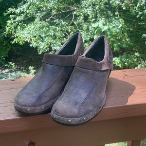 Merrell distressed brown leather shoes